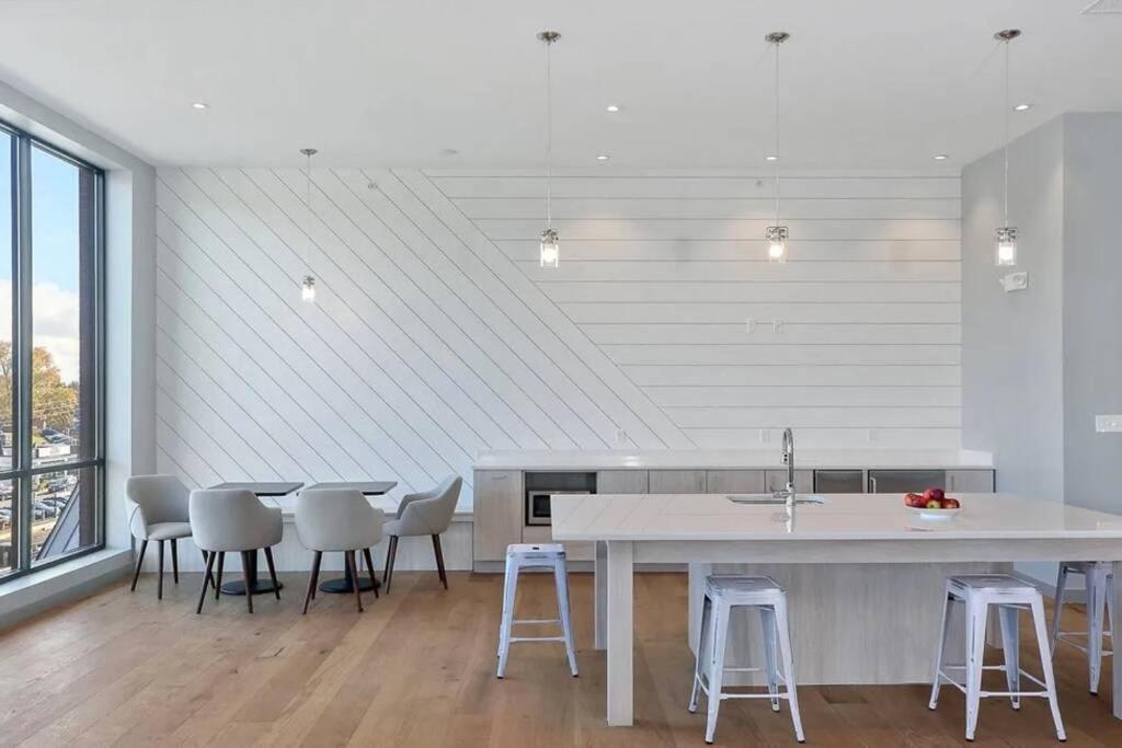 Luxury Apartment With Gym, Steps From Commuter Rail #4011 Reading Luaran gambar