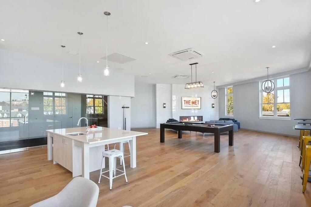Luxury Apartment With Gym, Steps From Commuter Rail #4011 Reading Luaran gambar