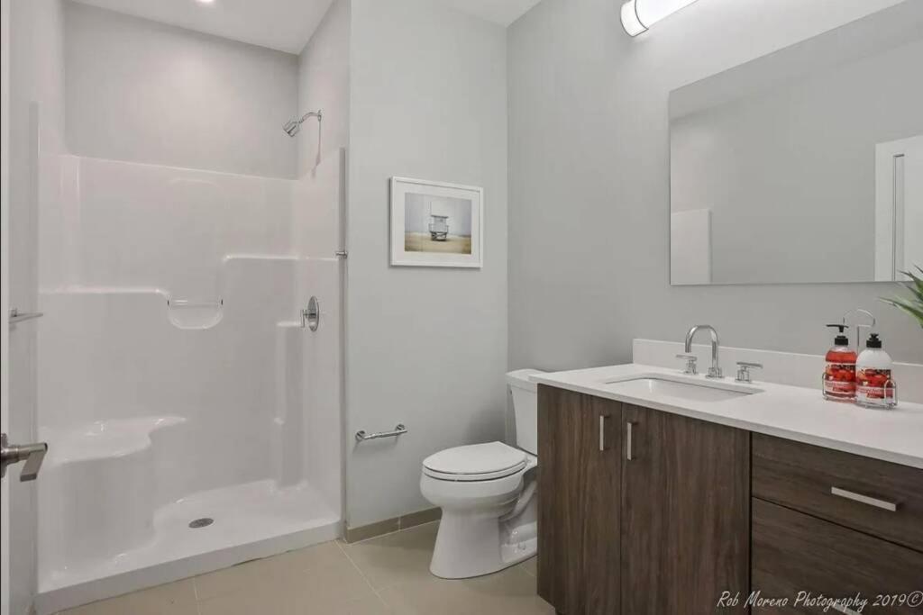 Luxury Apartment With Gym, Steps From Commuter Rail #4011 Reading Luaran gambar